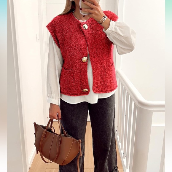 NWOT Women’s Cropped Christmas Red Sweater Vest with Gold Buttons Size Medium - Picture 2 of 11